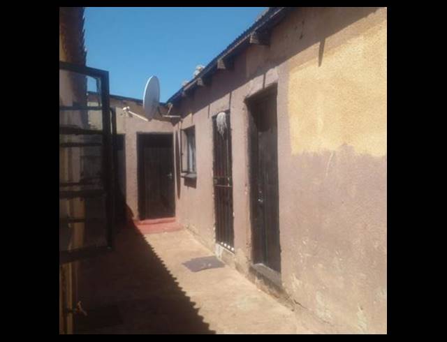 8 BEDROOM HOUSE FOR SALE IN ISITHAME